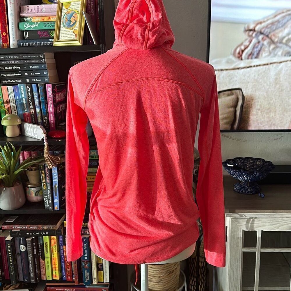 Underarmour Size XS Bright Pink athletic hoodie - Picture 6 of 6